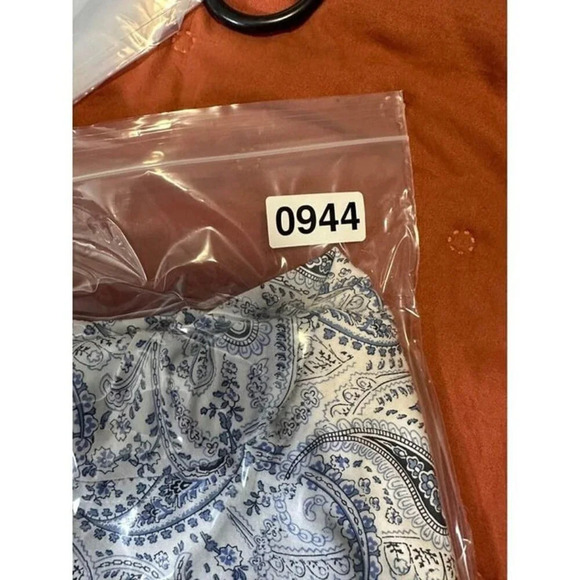 Chaps Blue & White Paisley contrast sleeves no iron Shirt size small #0944 - Picture 7 of 7